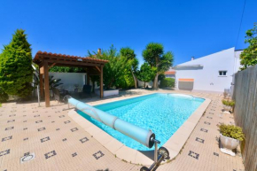 Laranjeira - House with private garden and pool
